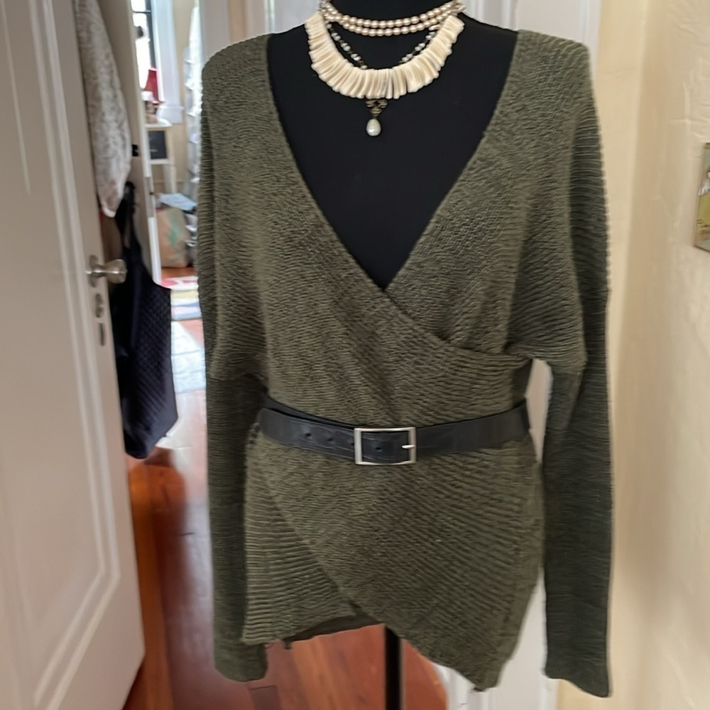 ASTR  Army Green Crisscross Sweater‎ size M - Picture 3 of 5